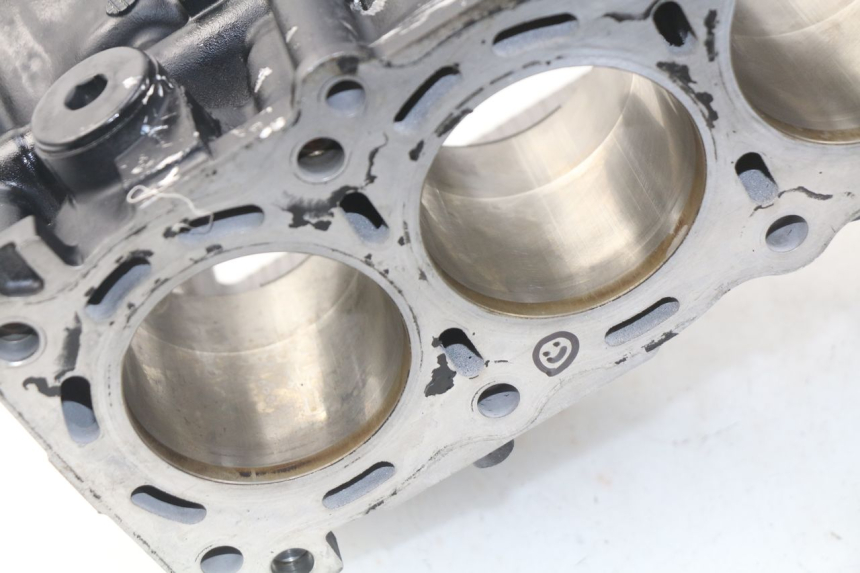 photo de ONDERKANT MOTORBLOK SUZUKI GSR 600 (2005 - 2012) - Detail van het onderdeel