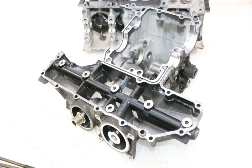 photo de ONDERKANT MOTORBLOK SUZUKI GSR 600 (2005 - 2012) - Zoom op componenten