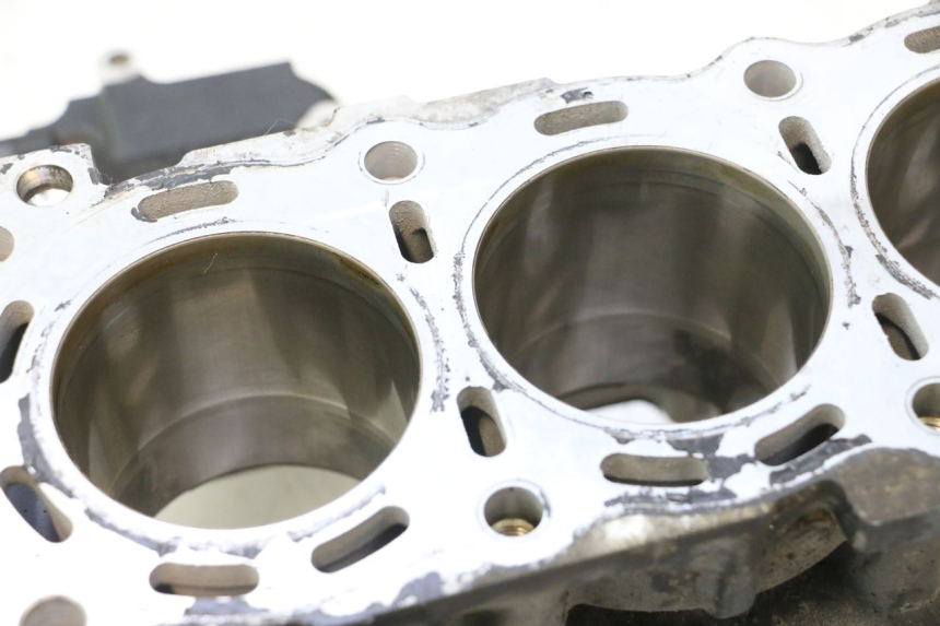 photo de ONDERKANT MOTORBLOK SUZUKI GSR 600 (2005 - 2012) - Zoom op kwaliteit