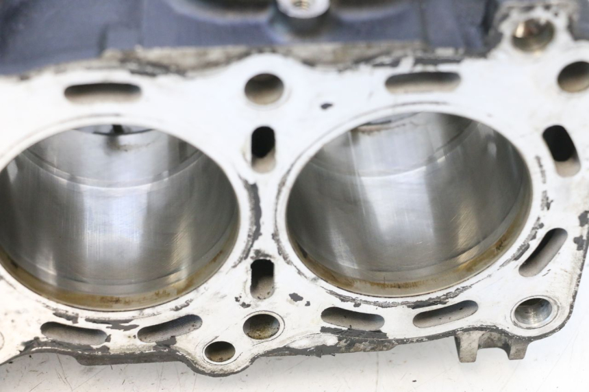 photo de ONDERKANT MOTORBLOK SUZUKI GSR 600 (2005 - 2012) - Profielaanzicht