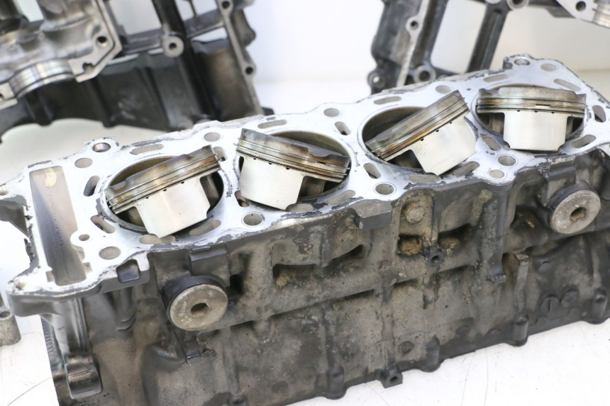 photo de ONDERKANT MOTORBLOK SUZUKI GSR 600 (2005 - 2012) - Detail van het onderdeel
