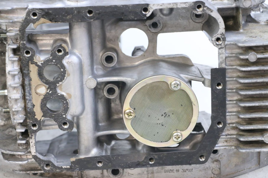 photo de ONDERKANT MOTORBLOK SUZUKI GSX E 250 (1982 - 1983) - Zoom op componenten