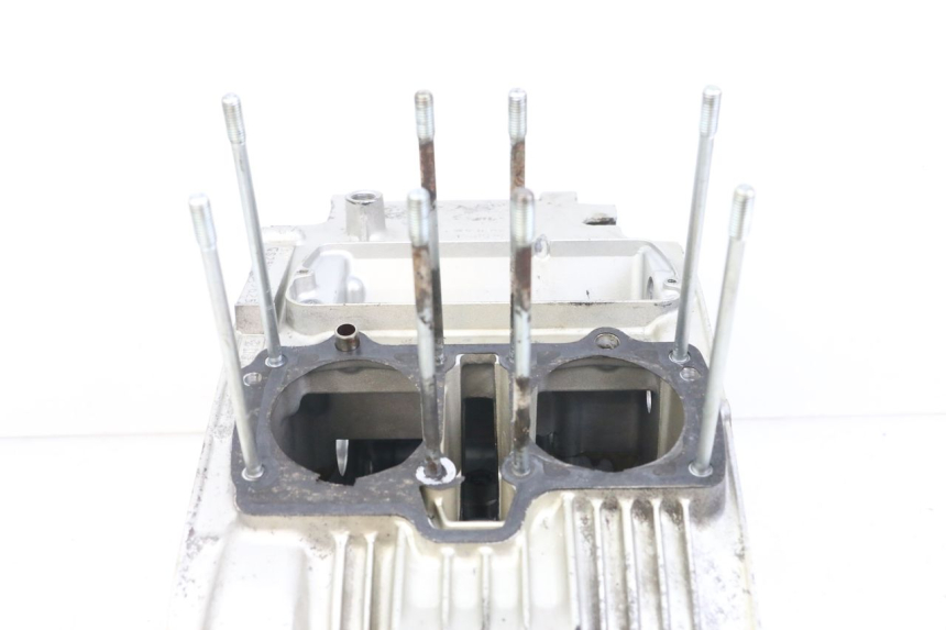 photo de ONDERKANT MOTORBLOK SUZUKI GSX E 250 (1982 - 1983) - Andere kijkhoek