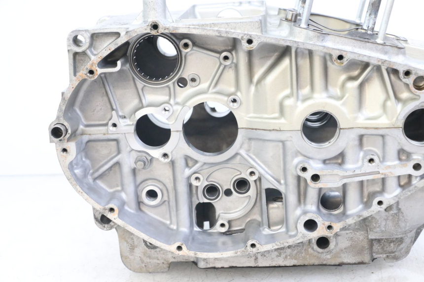 photo de ONDERKANT MOTORBLOK SUZUKI GSX E 250 (1982 - 1983) - Bevestigingspunten