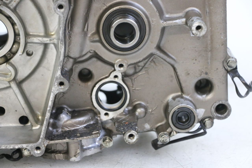 photo de ONDERKANT MOTORBLOK HYOSUNG GTR 125 (2006 - 2008) - Staat van het oppervlak