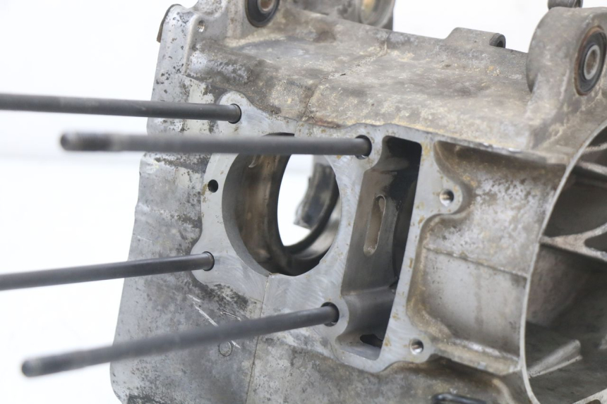 photo de ONDERKANT MOTORBLOK HONDA NES AROBASE 125 (2000 - 2003) - Gecontroleerd onderdeel