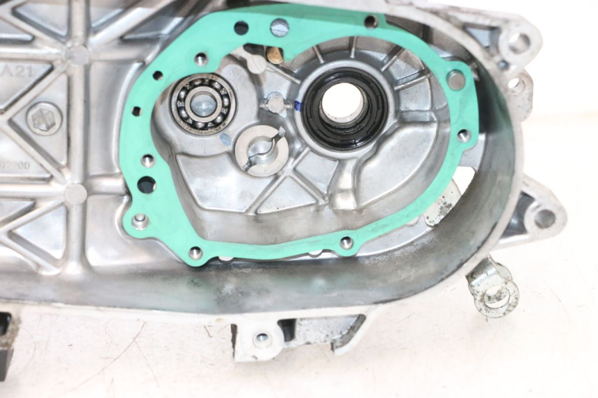 photo de ONDERSTE MOTORKAST PEUGEOT KISBEE 2T 50 (2018 - 2022) - Visuele inspectie