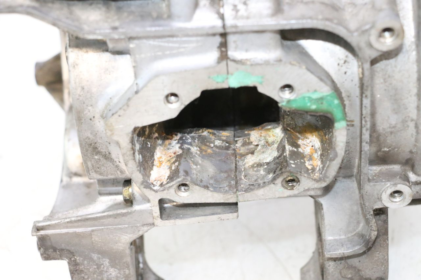 photo de ONDERKANT MOTORBLOK PEUGEOT KISBEE 2T 50 (2010 - 2017) - Zoom op componenten