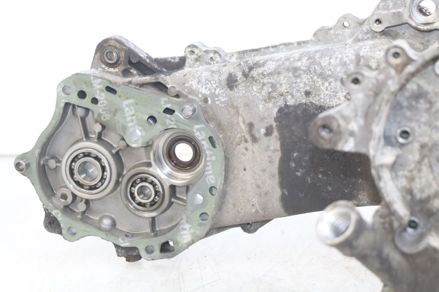 photo de ONDERKANT MOTORBLOK PEUGEOT KISBEE 4T 50 (2018 - 2022) - Zoom op componenten