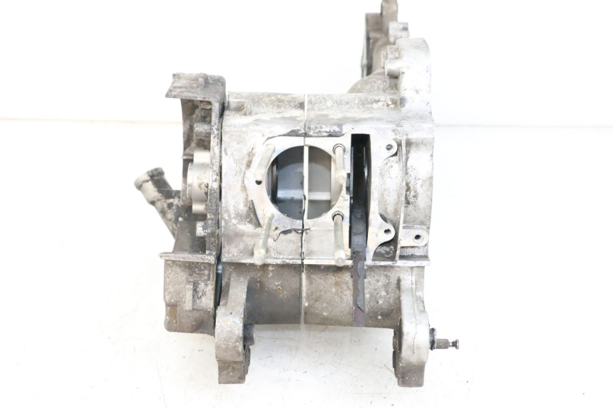 photo de ONDERKANT MOTORBLOK PEUGEOT KISBEE 4T 50 (2018 - 2022) - Detail van het onderdeel