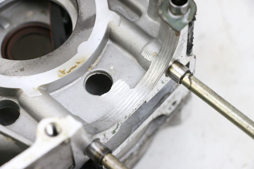 photo de ONDERKANT MOTORBLOK PEUGEOT KISBEE 4T 50 (2018 - 2022) - Focus op structuur