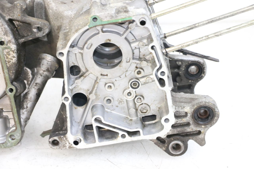 photo de ONDERKANT MOTORBLOK PEUGEOT KISBEE 4T 50 (2018 - 2022) - Bevestigingspunten