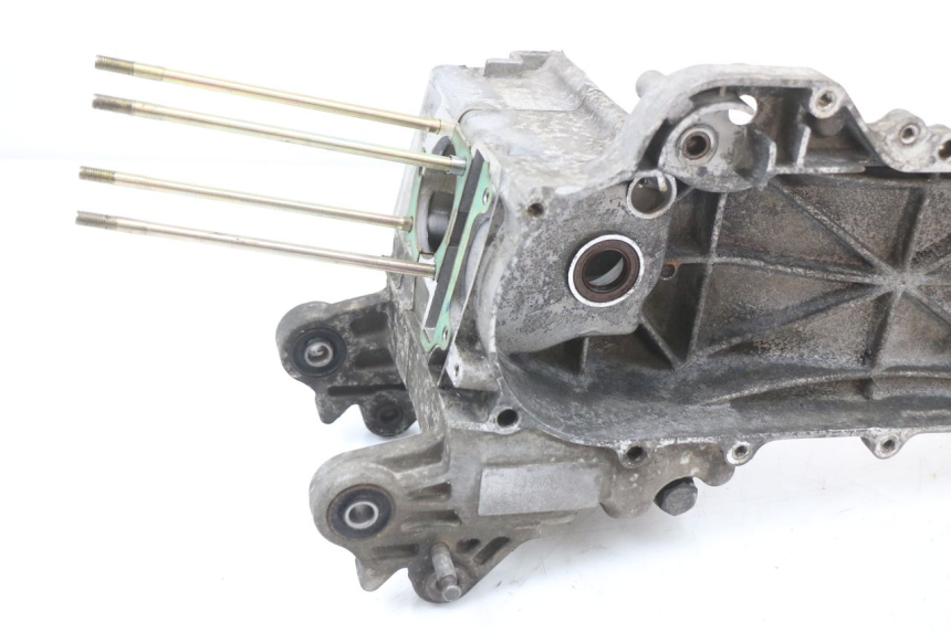 photo de ONDERKANT MOTORBLOK PEUGEOT KISBEE 4T 50 (2018 - 2022) - Detail van het onderdeel