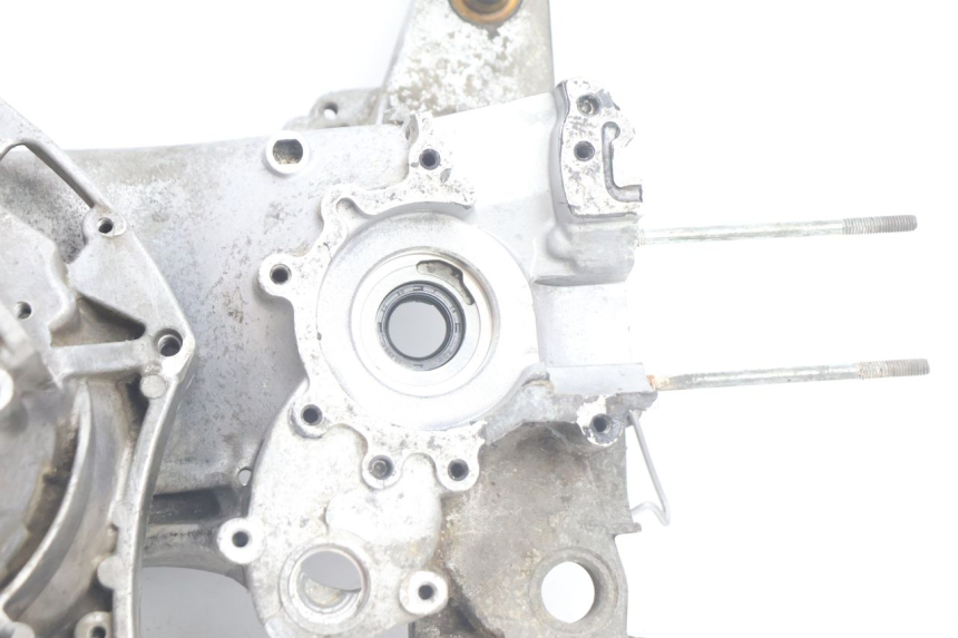 photo de ONDERKANT MOTORBLOK PEUGEOT LUDIX BLASTER 50 (2006 - 2014) - Focus op structuur