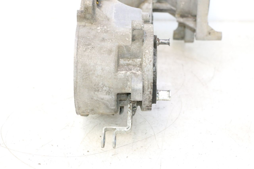 photo de ONDERKANT MOTORBLOK PEUGEOT LUDIX 50 (2005 - 2007) - Kenmerkende details