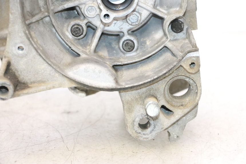 photo de ONDERKANT MOTORBLOK PEUGEOT LUDIX 50 (2005 - 2007) - Focus op structuur