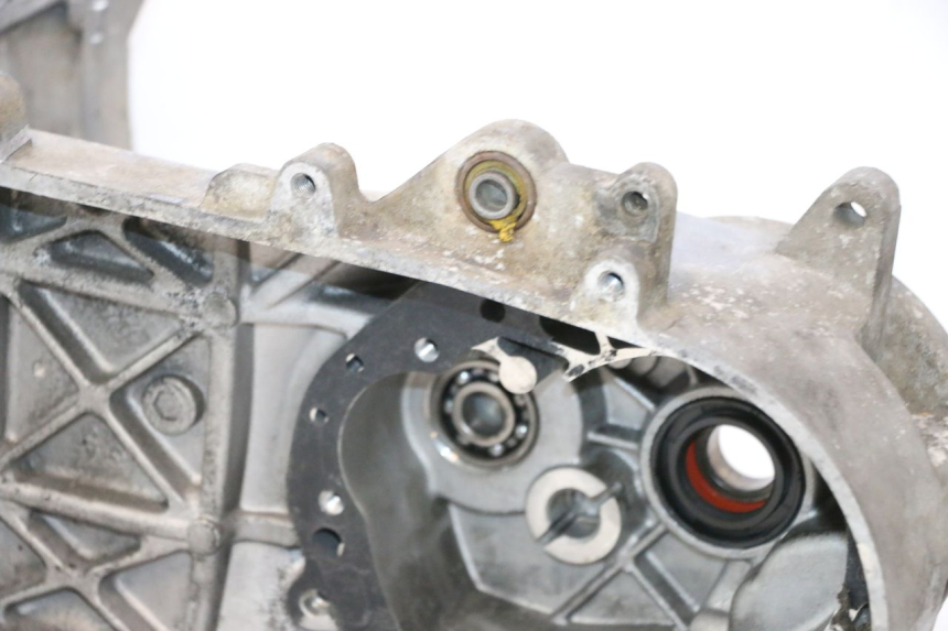 photo de ONDERKANT MOTORBLOK PEUGEOT LUDIX 50 (2005 - 2007) - Markeringen en referenties
