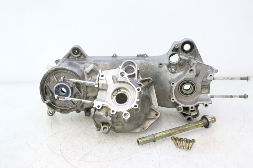 photo de ONDERSTE MOTORKAST MBK MACH G AC 50 (2002 - 2014) - Zoom op componenten