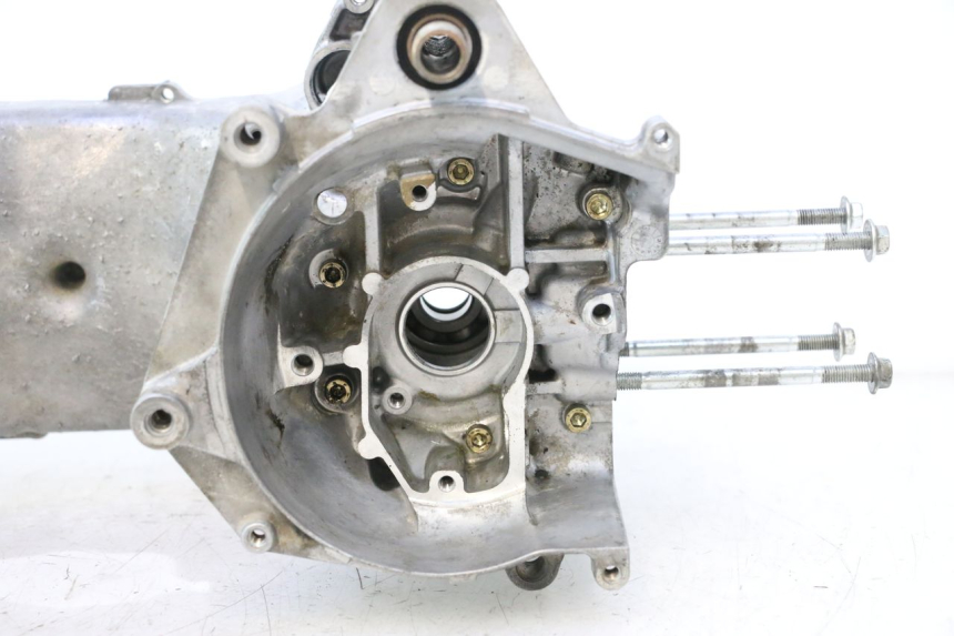 photo de ONDERSTE MOTORKAST MBK MACH G AC 50 (2002 - 2014) - Bevestigingspunten