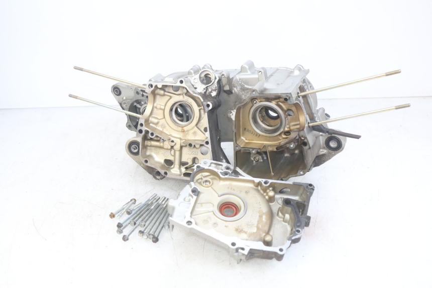 photo de ONDERKANT MOTORBLOK SYM MIO 50 (2011 - 2017) - Detail van het onderdeel