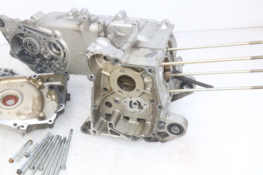 photo de ONDERKANT MOTORBLOK SYM MIO 50 (2011 - 2017) - Alternatieve hoek