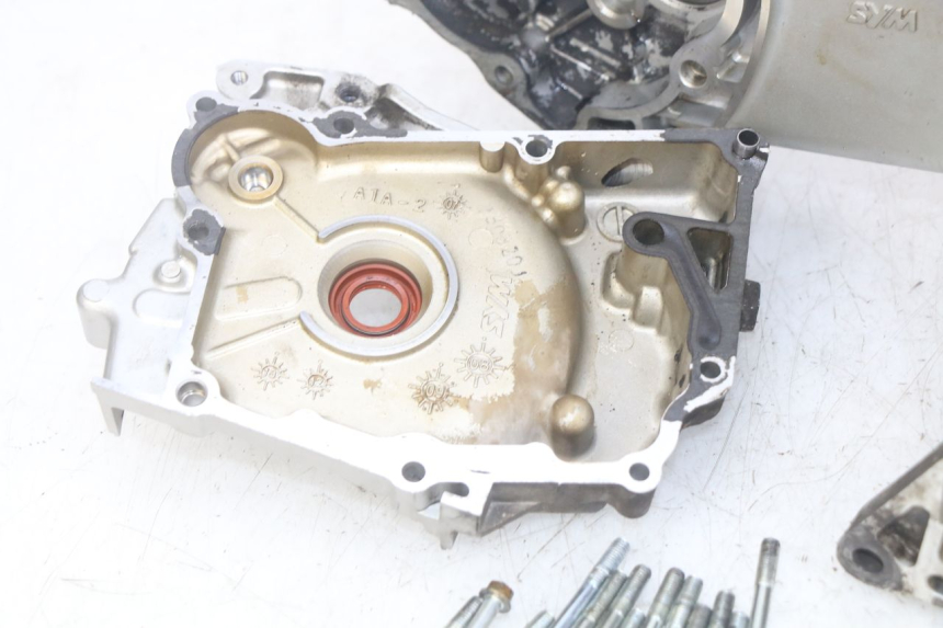 photo de ONDERKANT MOTORBLOK SYM MIO 50 (2011 - 2017) - Zoom op kwaliteit