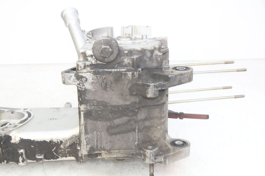 photo de ONDERKANT MOTORBLOK SYM MIO 50 (2011 - 2017) - Zoom op gebruiksstaat