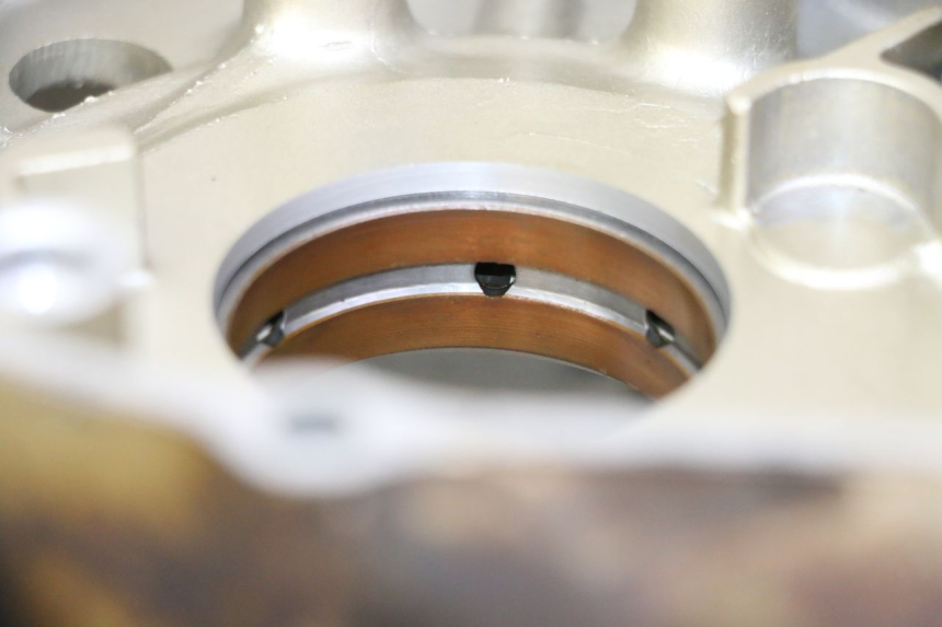 photo de ONDERKANT MOTORBLOK HONDA NTV DEAUVILLE 650 (2001 - 2006) - Zoom op componenten