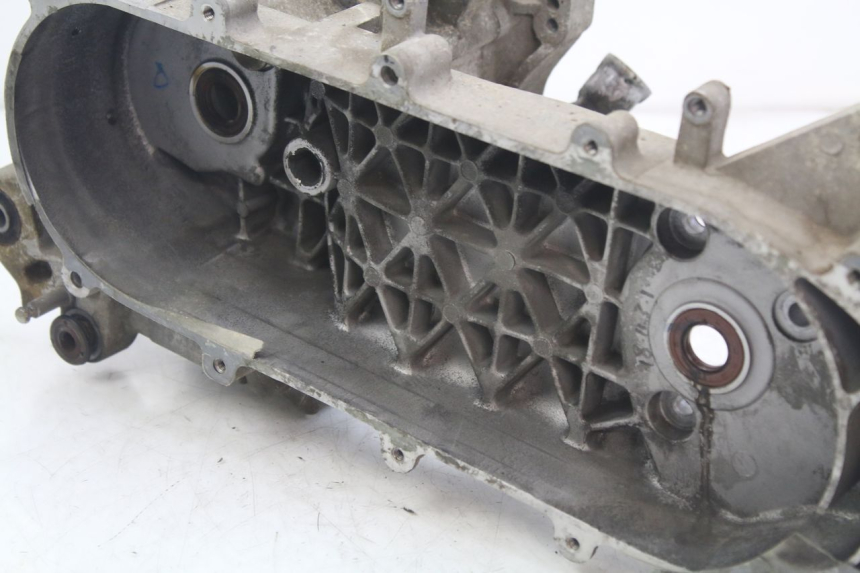 photo de ONDERKANT MOTORBLOK SYM ORBIT 2 4T 50 (2018 - 2022) - Bevestigingspunten