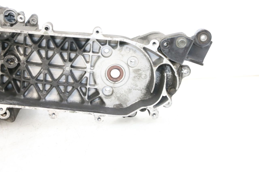 photo de ONDERKANT MOTORBLOK SYM ORBIT III 3 4T 50 (2018 - 2021) - Focus op structuur