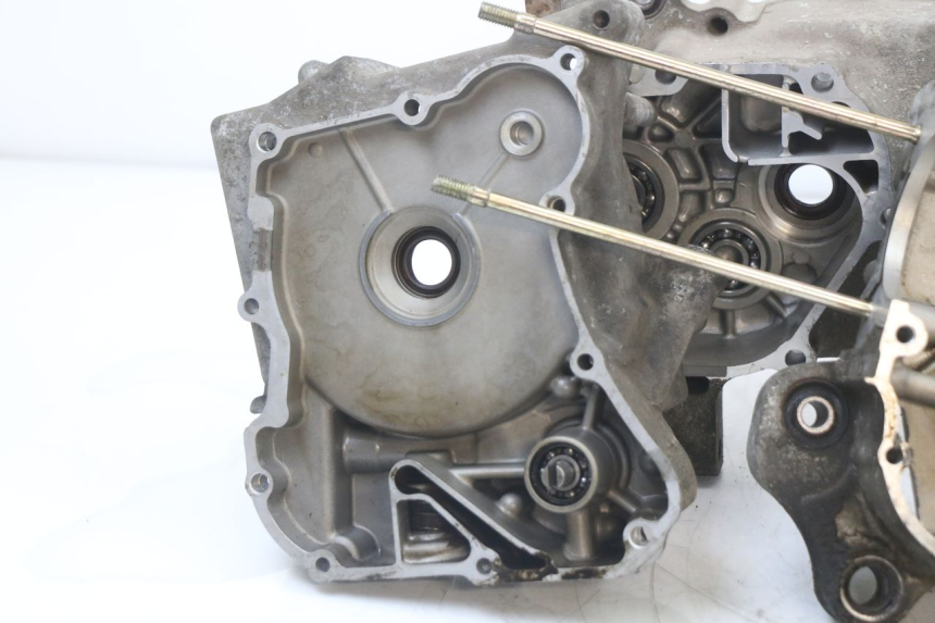 photo de ONDERKANT MOTORBLOK PEUGEOT BELVILLE 125 (2017 - 2021) - Bevestigingspunten