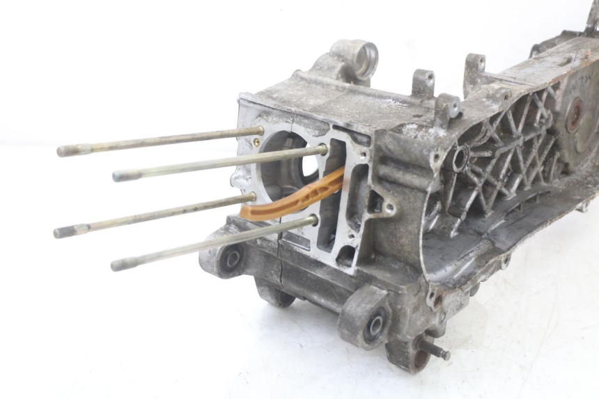 photo de ONDERKANT MOTORBLOK PEUGEOT DJANGO 125 (2014 - 2017) - Detail van het onderdeel