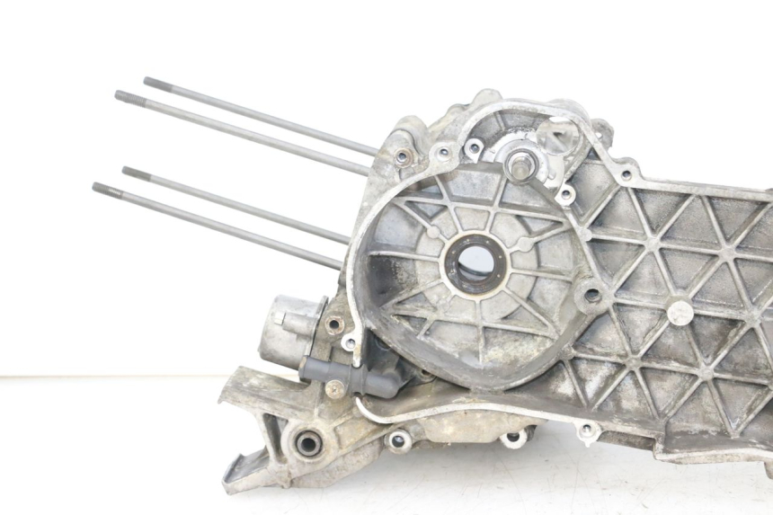 photo de ONDERKANT MOTORBLOK PEUGEOT SATELIS 125 (2013 - 2018) - Zoom op componenten