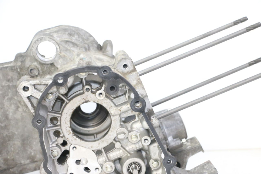 photo de ONDERKANT MOTORBLOK PEUGEOT SATELIS 125 (2013 - 2018) - Bevestigingspunten