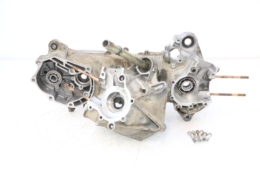 photo de ONDERKANT MOTORBLOK KEEWAY RY6 2T 50 (2011 - 2019) - Detail van het onderdeel