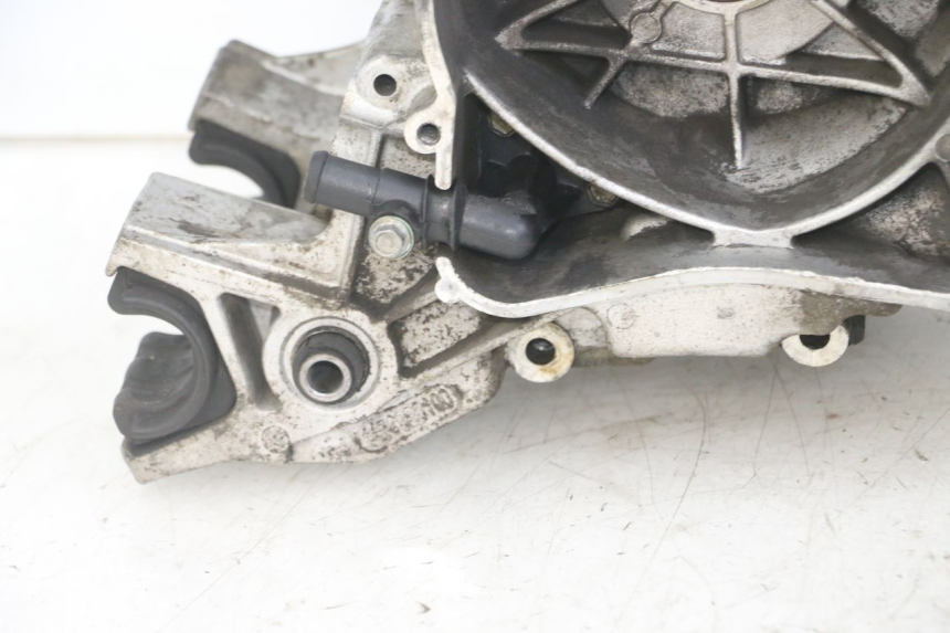 photo de ONDERKANT MOTORBLOK PEUGEOT SATELIS 125 (2013 - 2018) - Kenmerkende details