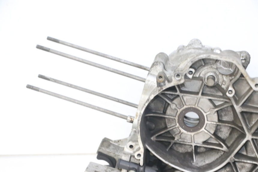 photo de ONDERKANT MOTORBLOK PEUGEOT SATELIS 125 (2013 - 2018) - Zoom op componenten