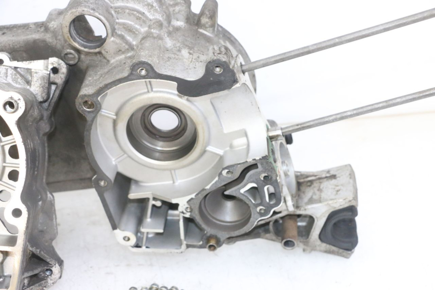 photo de ONDERKANT MOTORBLOK PEUGEOT SATELIS 125 (2013 - 2018) - Zoom op kwaliteit