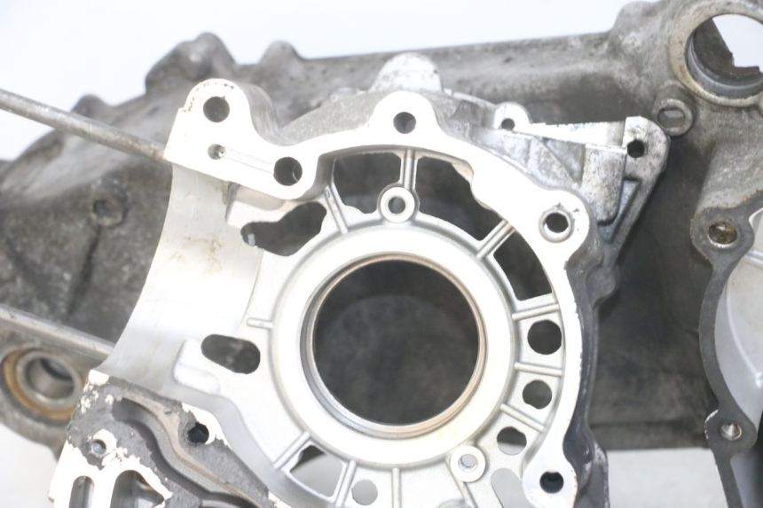 photo de ONDERKANT MOTORBLOK PEUGEOT SATELIS 125 (2013 - 2018) - Profielaanzicht