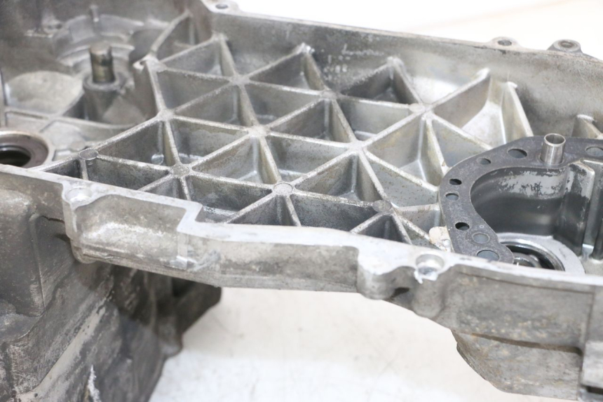 photo de ONDERKANT MOTORBLOK PEUGEOT SATELIS 125 (2013 - 2018) - Zoom op gebruiksstaat