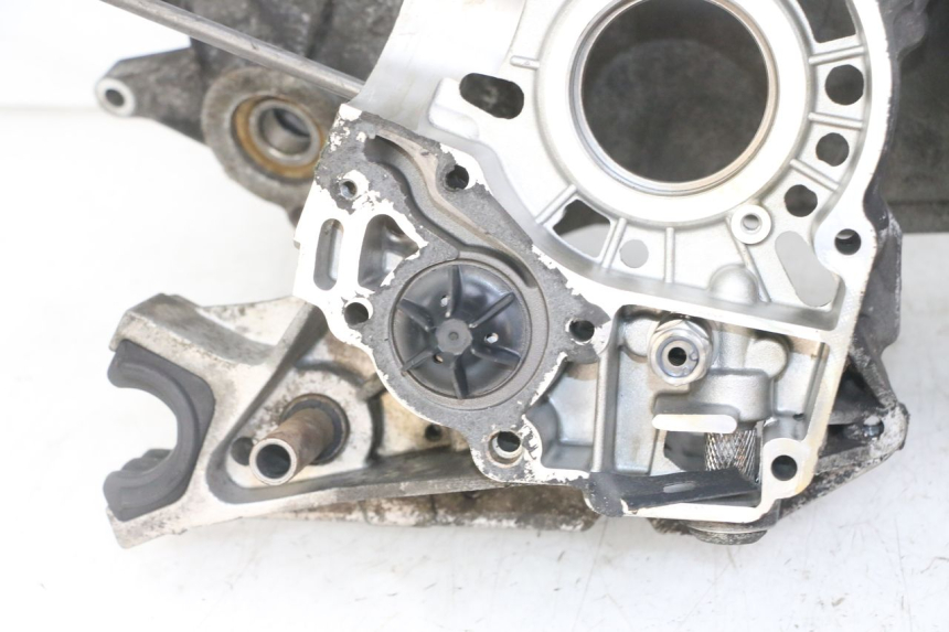 photo de ONDERKANT MOTORBLOK PEUGEOT SATELIS 125 (2013 - 2018) - Hoofdaanzicht