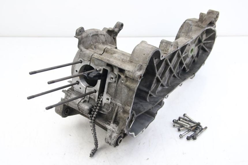 photo de ONDERKANT MOTORBLOK APRILIA SCARABEO 4T 50 (2009 - 2017) - Detail van het onderdeel