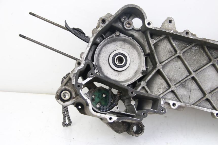 photo de ONDERKANT MOTORBLOK APRILIA SCARABEO 4T 50 (2009 - 2017) - Bevestigingspunten