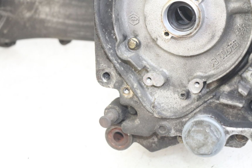 photo de ONDERKANT MOTORBLOK APRILIA SCARABEO 100 (2003 - 2012) - Detail van het onderdeel