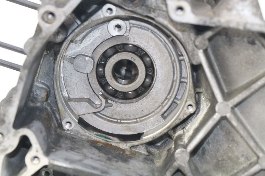 photo de ONDERKANT MOTORBLOK APRILIA SCARABEO 100 (2003 - 2012) - Kenmerkende details