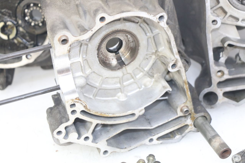 photo de ONDERKANT MOTORBLOK APRILIA SCARABEO 100 (2003 - 2012) - Profielaanzicht