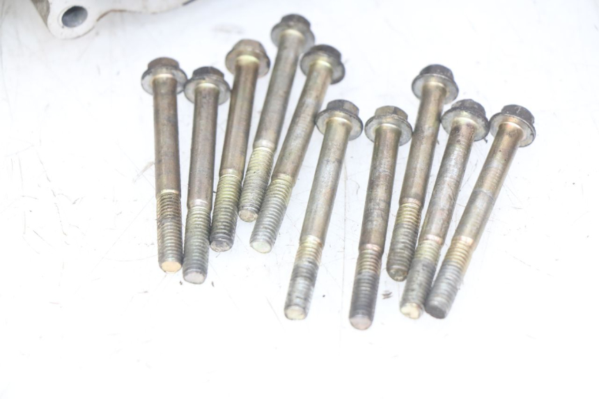 photo de ONDERKANT MOTORBLOK APRILIA SCARABEO 100 (2003 - 2012) - Detail van het onderdeel