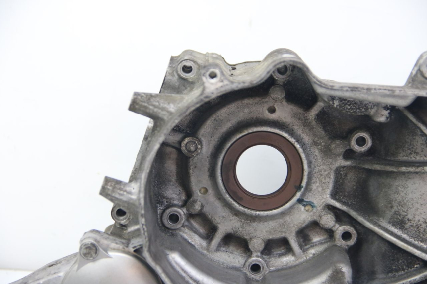 photo de ONDERKANT MOTORBLOK SUZUKI SIXTEEN 125 (2008 - 2010) - Focus op structuur