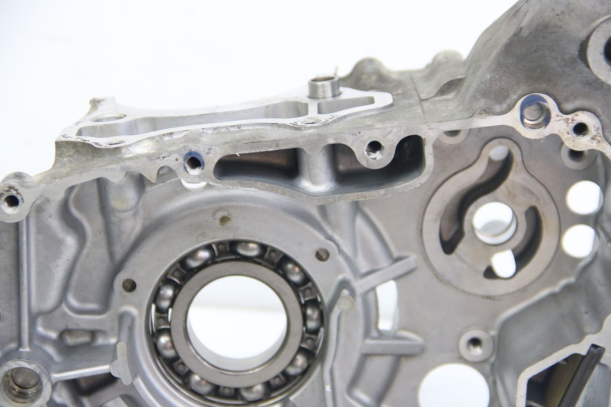 photo de ONDERKANT MOTORBLOK SUZUKI SIXTEEN 125 (2008 - 2010) - Bevestigingspunten