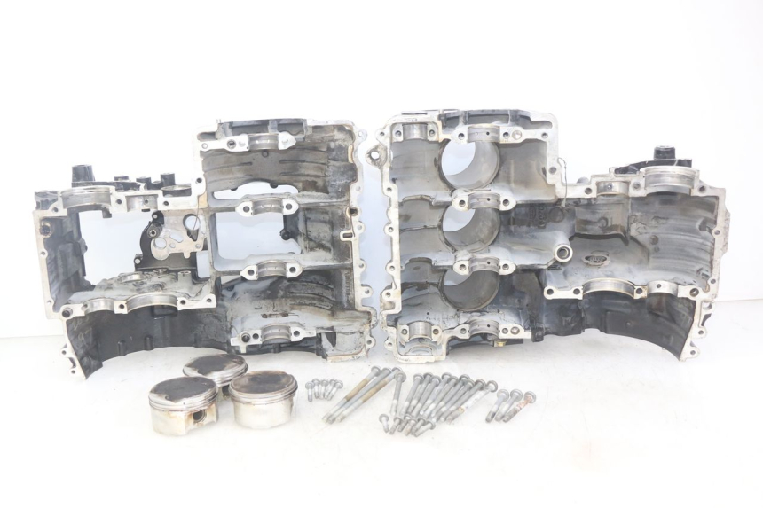 photo de ONDERKANT MOTORBLOK TRIUMPH SPRINT ST 955 (1999 - 2001) - Detail van het onderdeel